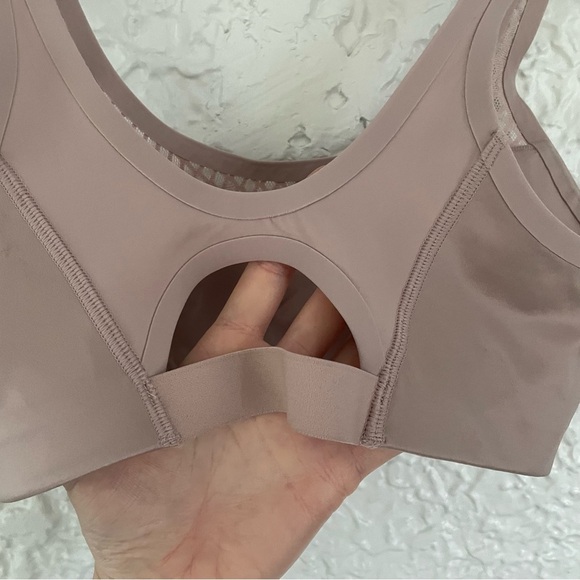 NWT Nike Keyhole Dri-Fit Sports Bra Small - Picture 6 of 10